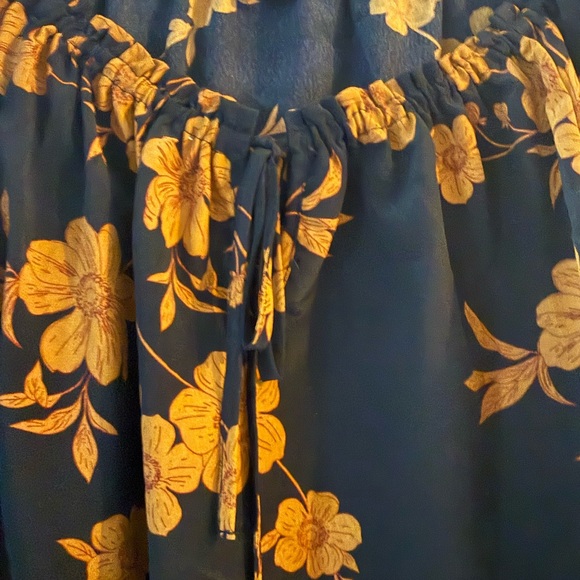 Like New Sanctuary Black and Brown Floral Blouse w Tie Top, Sz M - Picture 2 of 5